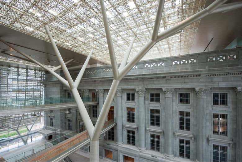 Interior do prédio da National Gallery Singapore