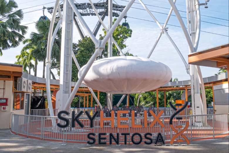 A entrada da atração SkyHelix
