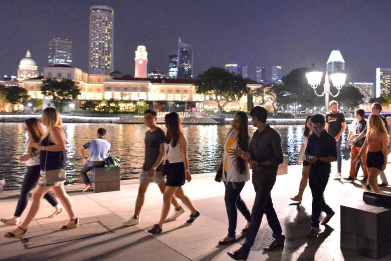 Passeando à noite por Singapura no Pub Crawl